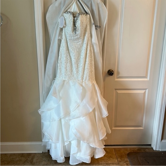 Alfred Angelo mermaid style beaded wedding dress - Picture 1 of 6
